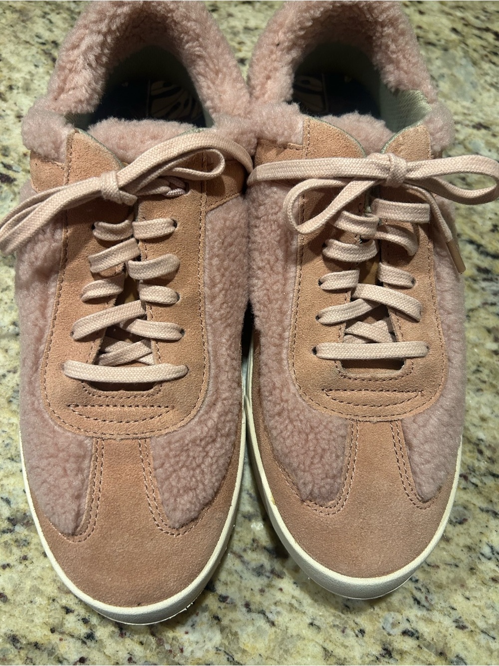 OluKai Kilea Heu retro sneakers in dusty pink Sherpa detail. NWOB Size 8 - Picture 2 of 12